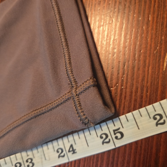 Vuori High-Rise Leggings in Mauve Brown - Picture 6 of 7